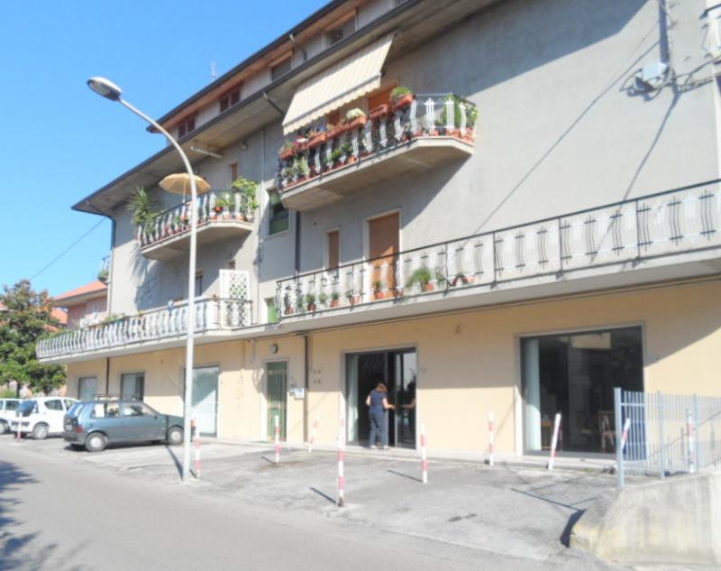 Locale commerciale in affitto a Castel di Lama