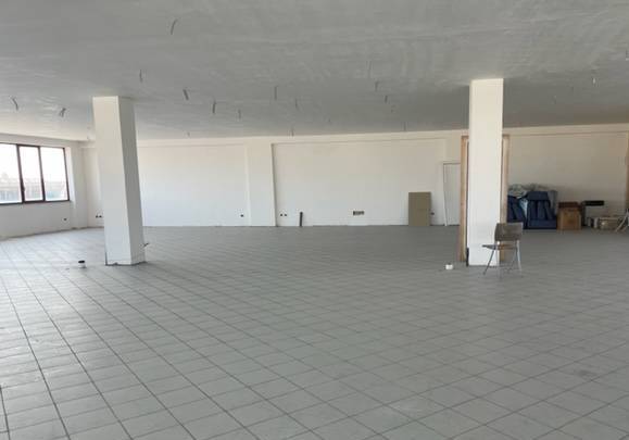 Locale commerciale in affitto a San Benedetto del Tronto, Strada Statale 16