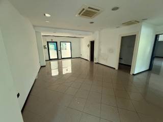 Studio/Ufficio in affitto a San Benedetto del Tronto, Porto d'Ascoli