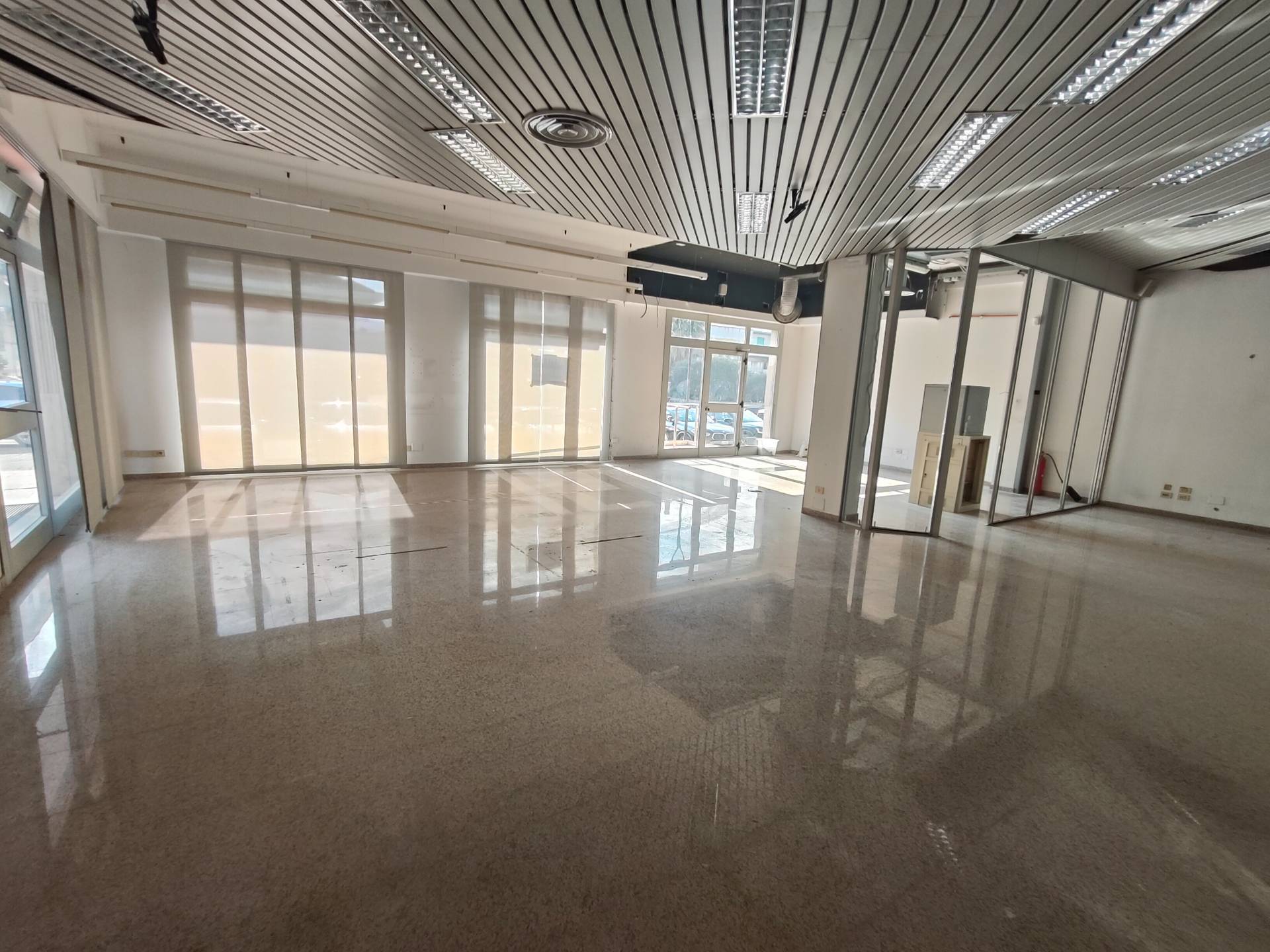 Locale commerciale in affitto a San Benedetto del Tronto