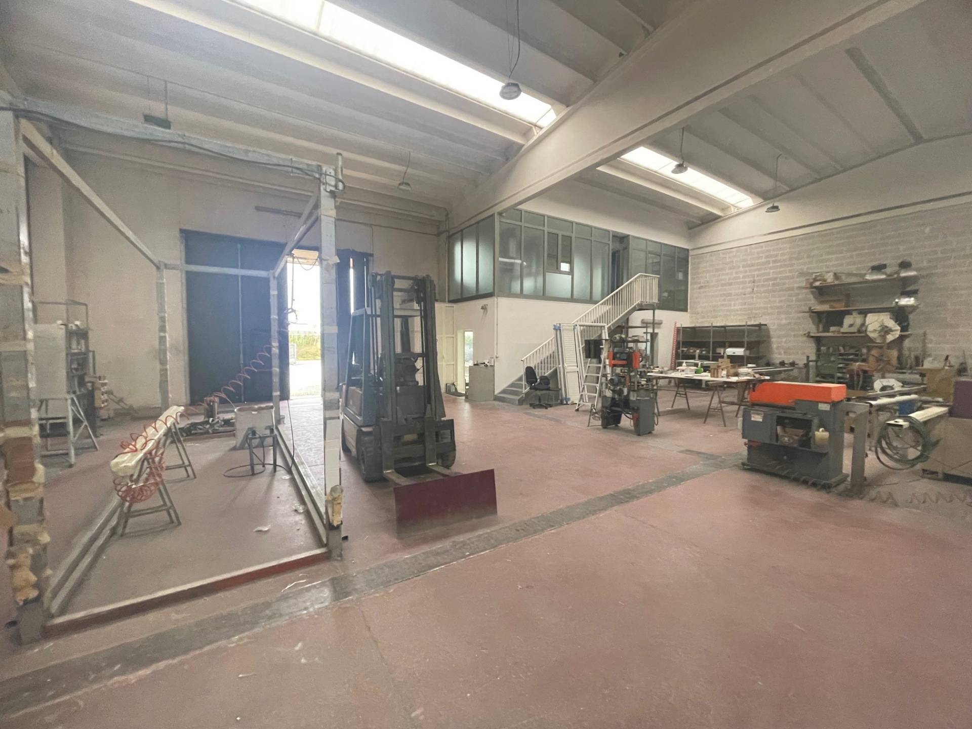 Capannone in vendita a Monteprandone, Centobuchi