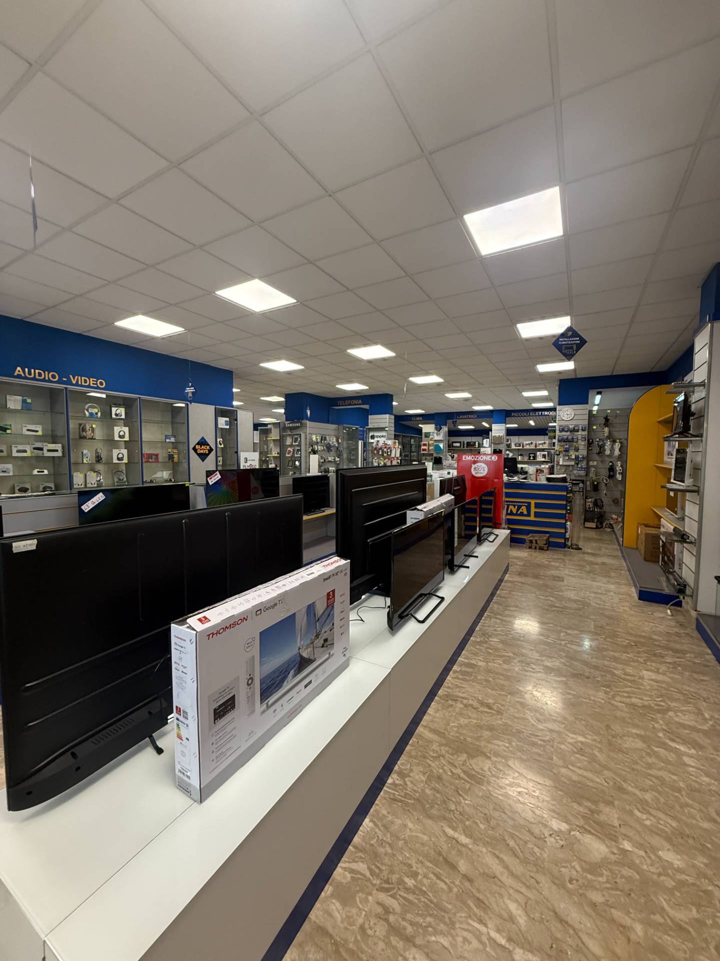 Locale commerciale in affitto a San Benedetto del Tronto, Centro