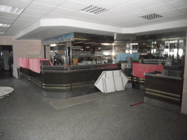 Locale commerciale in vendita a Martinsicuro, Villa Rosa