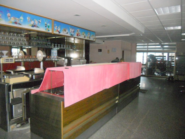 Locale commerciale in vendita a Martinsicuro, Villa Rosa