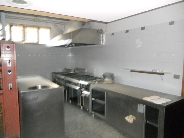 Locale commerciale in vendita a Martinsicuro, Villa Rosa