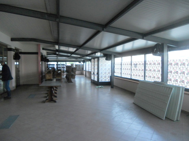 Locale commerciale in vendita a Martinsicuro, Villa Rosa