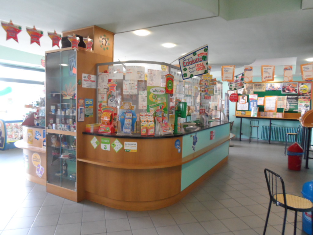 Tabaccheria e giochi in vendita a Martinsicuro, Centro