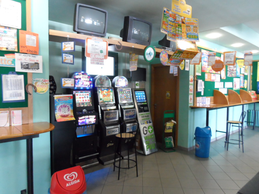Tabaccheria e giochi in vendita a Martinsicuro, Centro