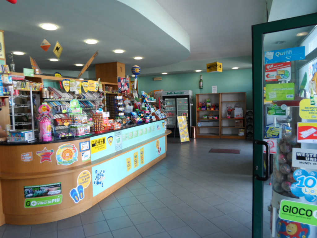 Tabaccheria e giochi in vendita a Martinsicuro, Centro