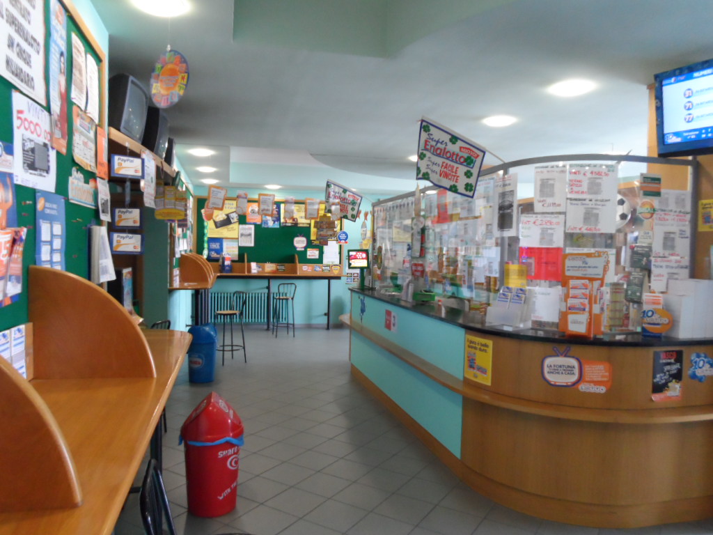 Tabaccheria e giochi in vendita a Martinsicuro, Centro