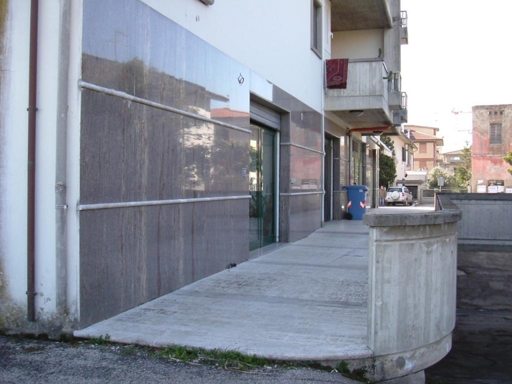 Locale commerciale in vendita a Spinetoli