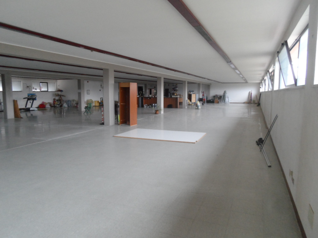 Locale artigianale in affitto a San Benedetto del Tronto, Strada Statale 16