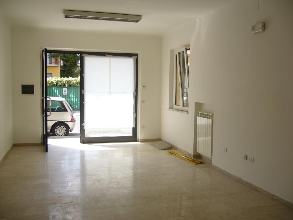 Locale commerciale in vendita a San Benedetto del Tronto, Porto d'Ascoli