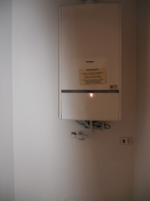 Locale commerciale in vendita a Martinsicuro, Villa Rosa