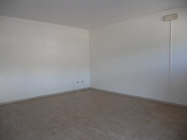 Locale commerciale in vendita a Martinsicuro, Villa Rosa