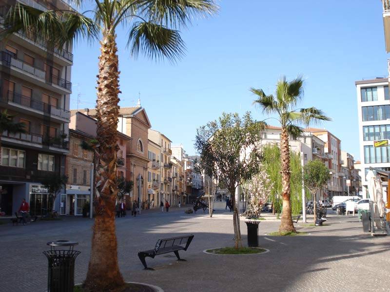 Locale commerciale in vendita a San Benedetto del Tronto, Centro