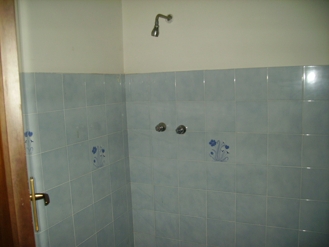 Locale commerciale in vendita a Martinsicuro, Zona Mare