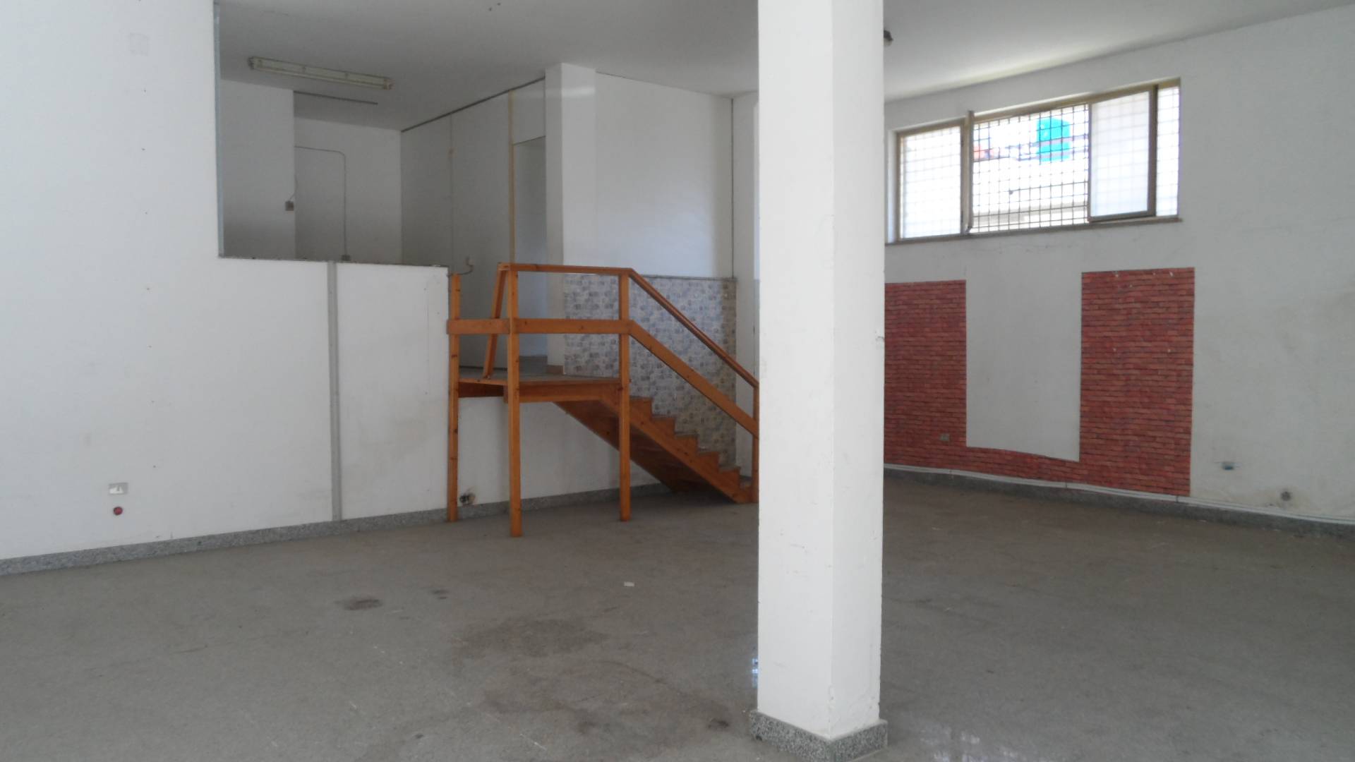 Locale commerciale in vendita a Martinsicuro, Zona Mare