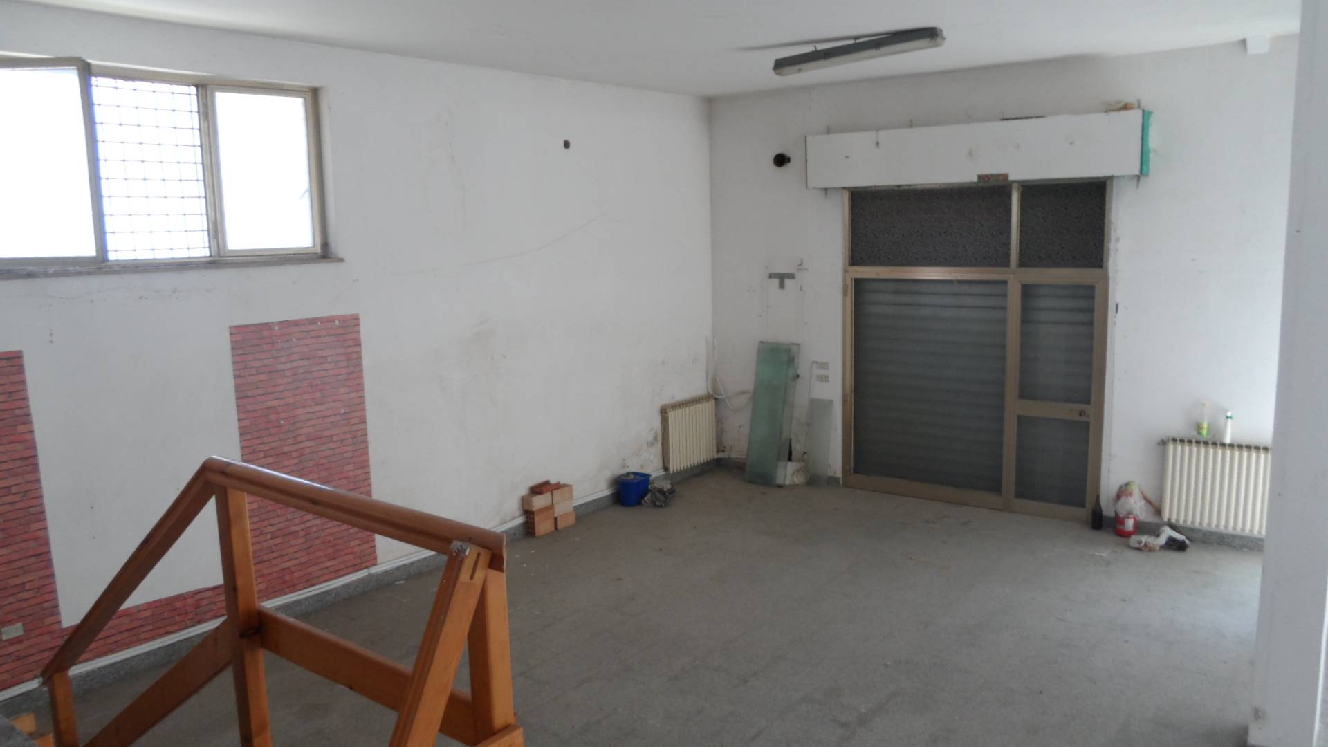 Locale commerciale in vendita a Martinsicuro, Zona Mare