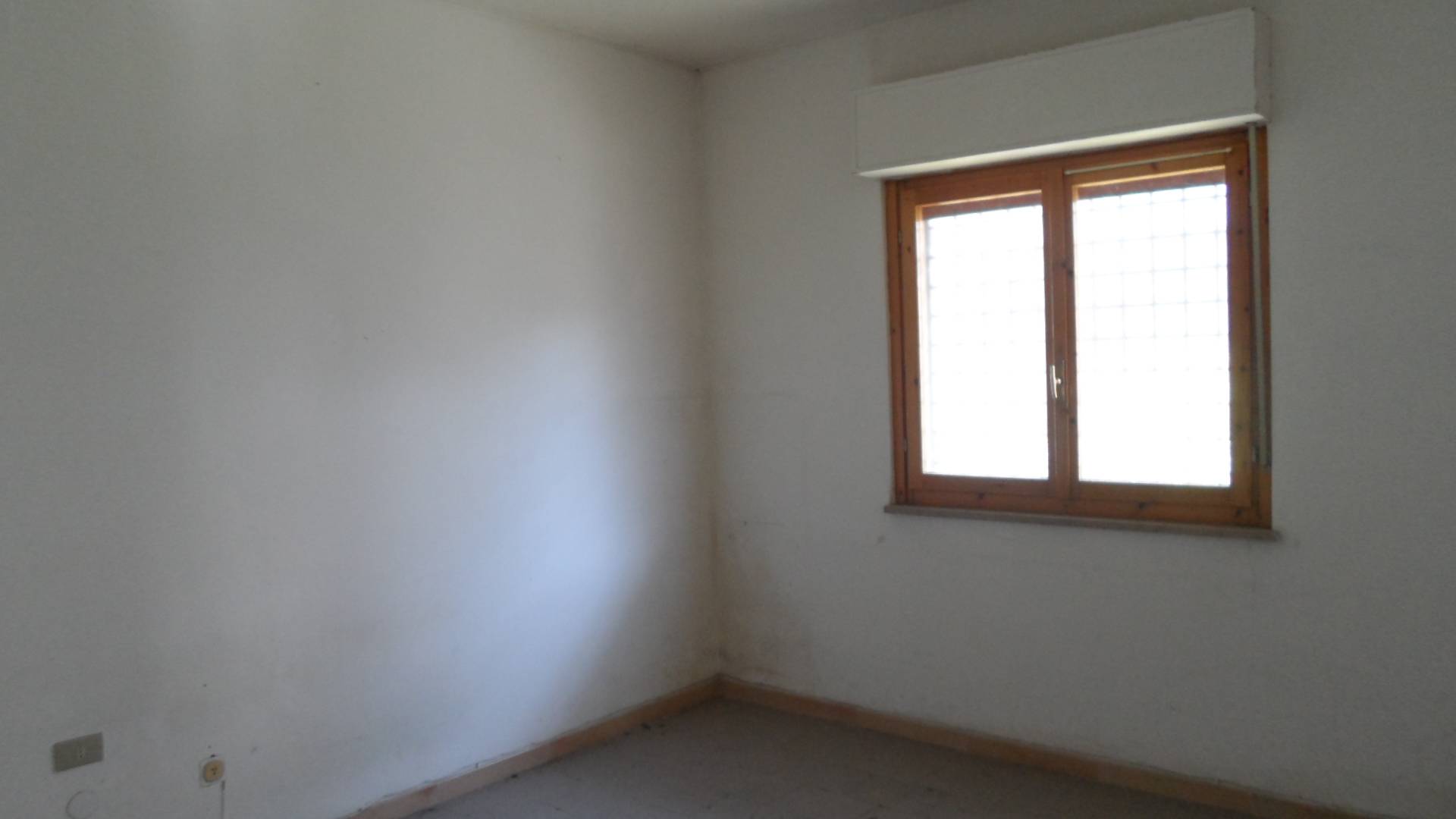 Locale commerciale in vendita a Martinsicuro, Zona Mare