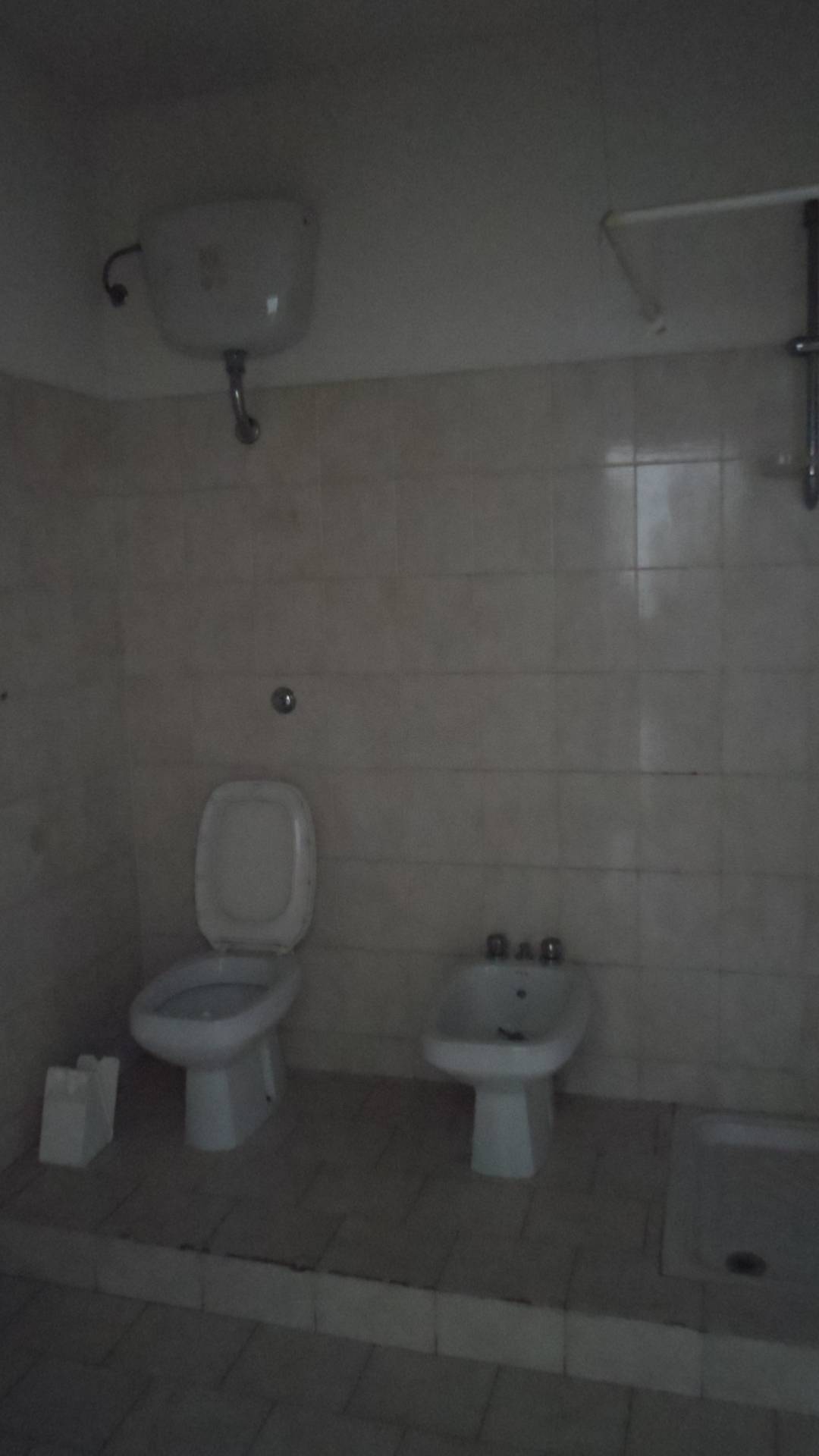 Locale commerciale in vendita a Martinsicuro, Zona Mare