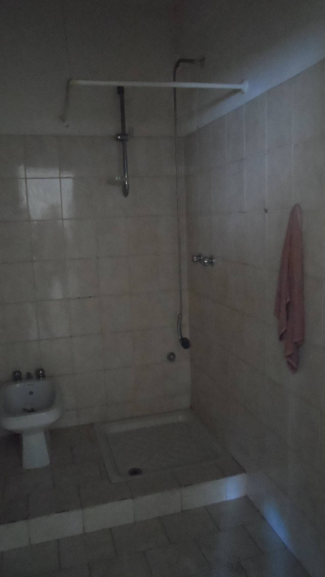 Locale commerciale in vendita a Martinsicuro, Zona Mare