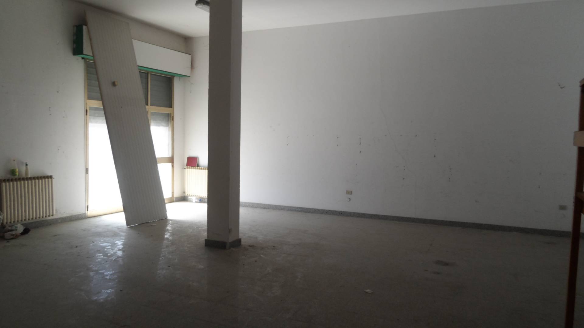 Locale commerciale in vendita a Martinsicuro, Zona Mare