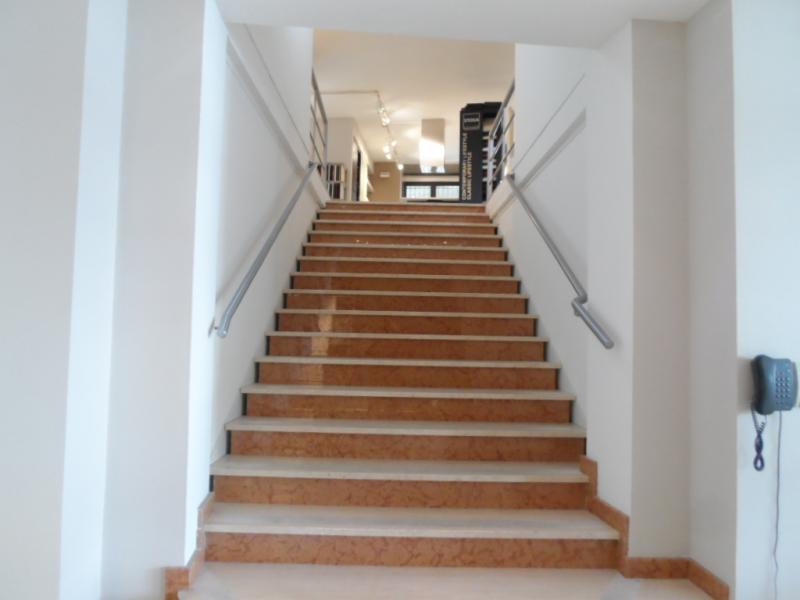 Locale commerciale in vendita a San Benedetto del Tronto, Strada Statale 16