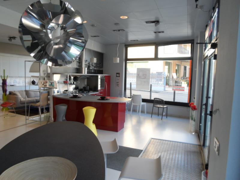 Locale commerciale in vendita a San Benedetto del Tronto, Strada Statale 16