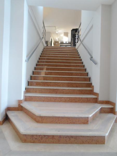 Locale commerciale in vendita a San Benedetto del Tronto, Strada Statale 16