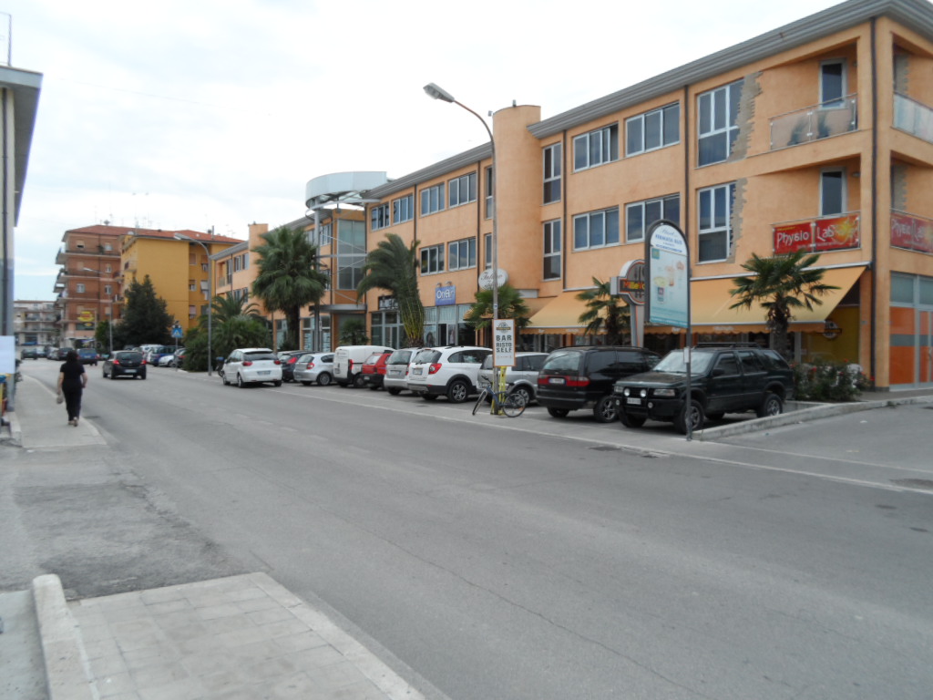 Locale artigianale in vendita a San Benedetto del Tronto, Porto d'Ascoli