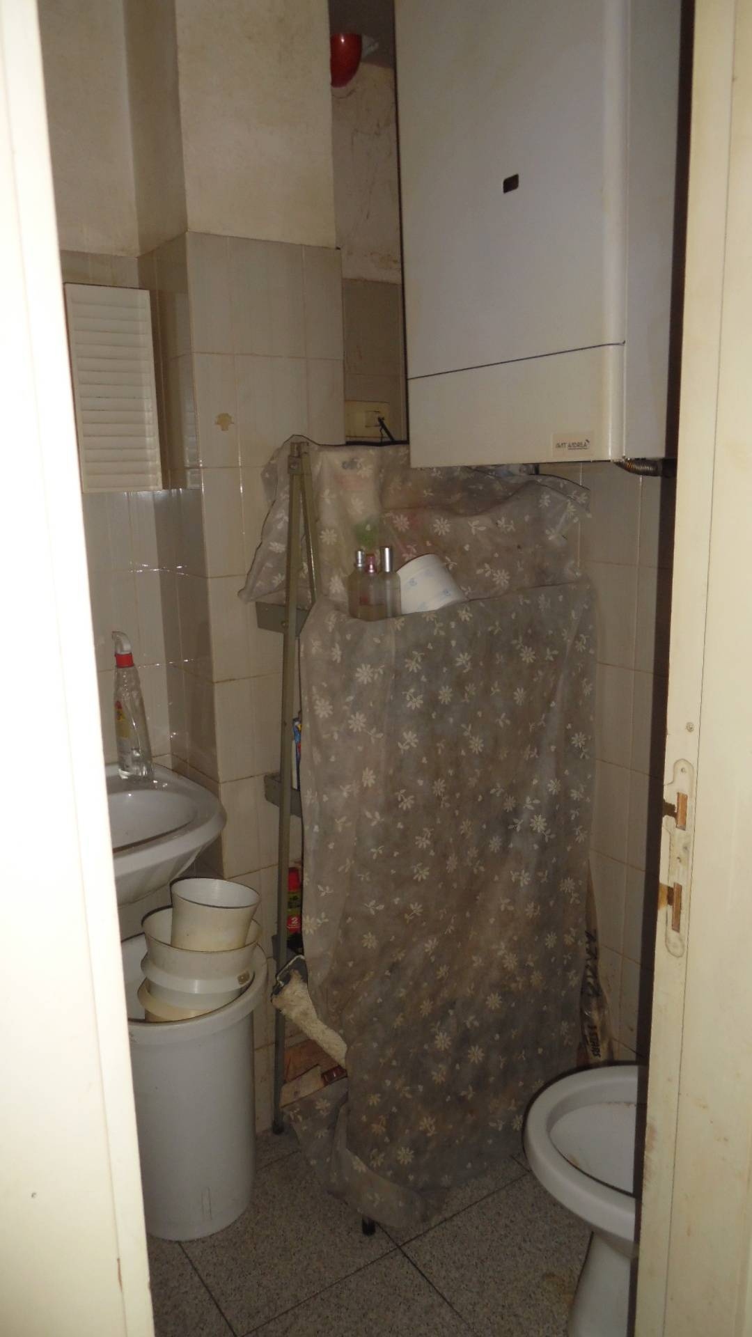 Locale commerciale in vendita a Folignano