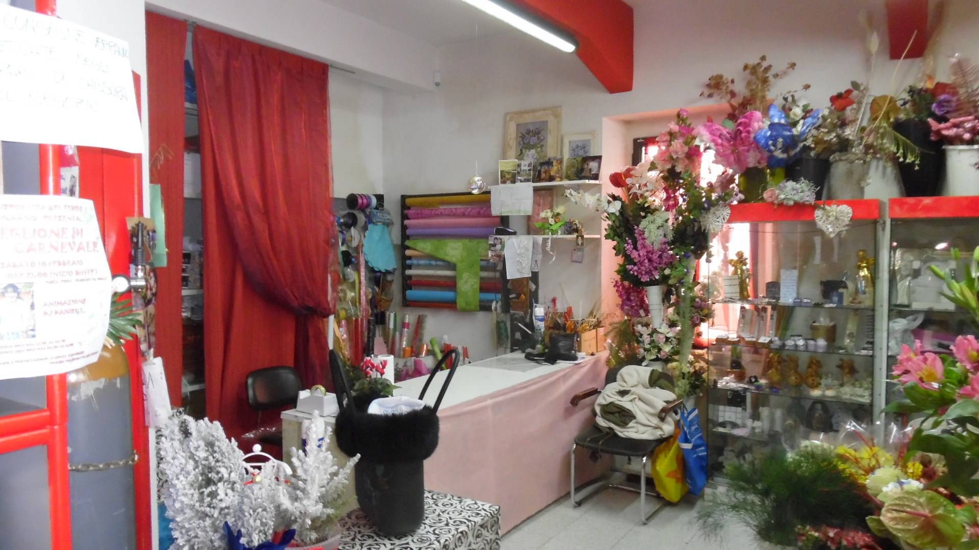 Locale commerciale in vendita a Folignano