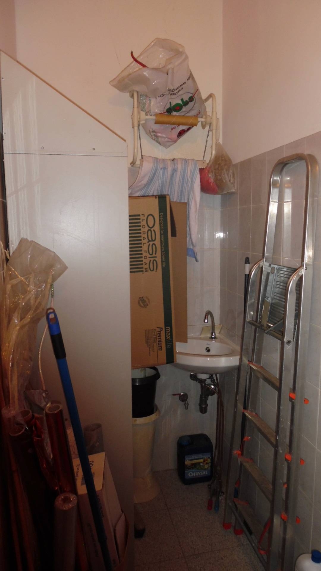 Locale commerciale in vendita a Folignano