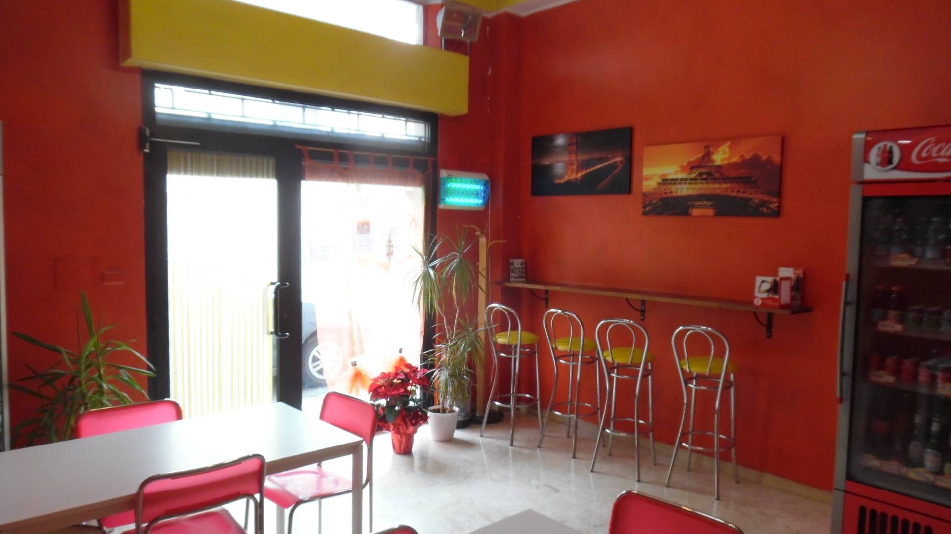 Locale commerciale in vendita a Folignano