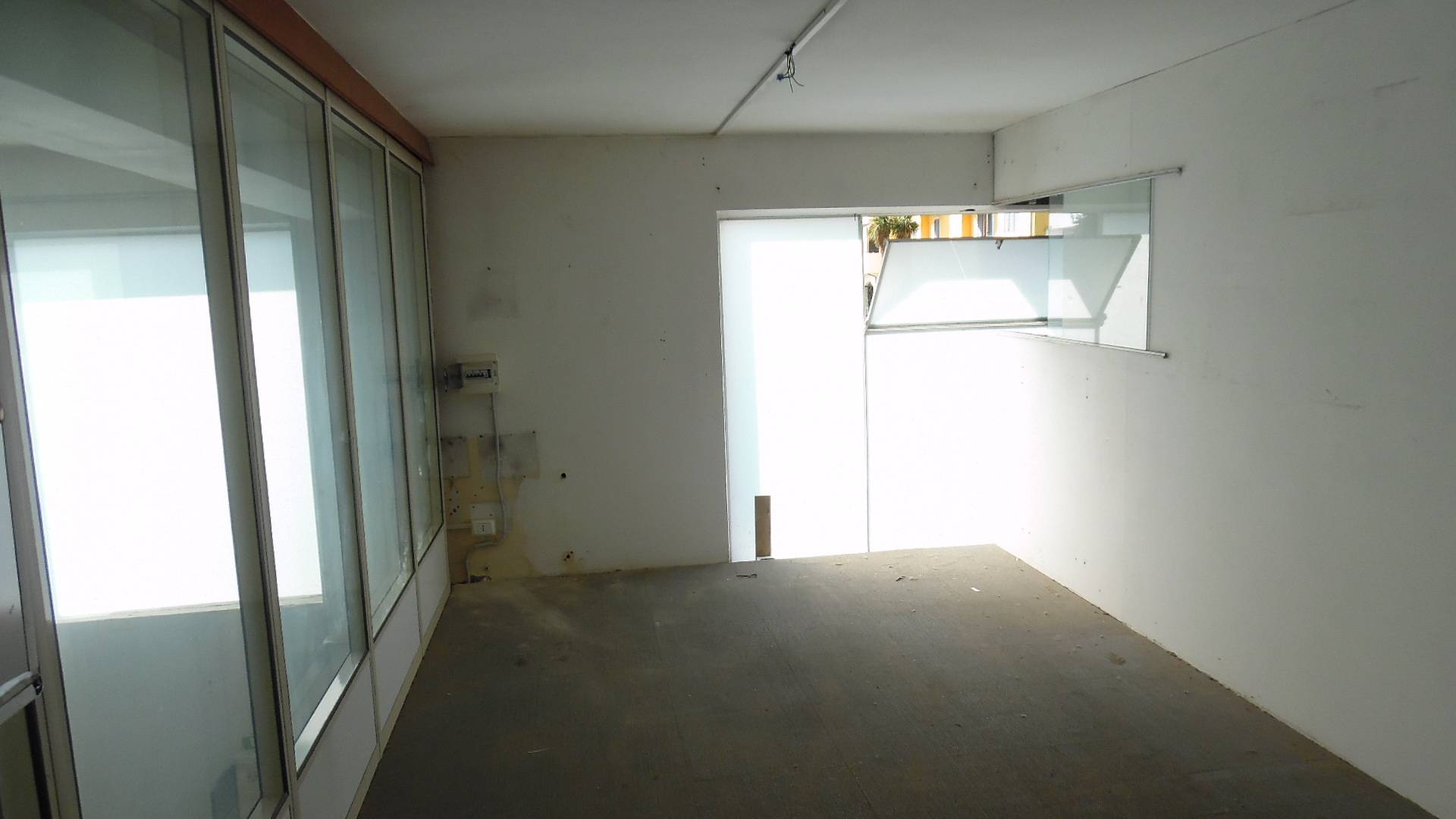 Locale artigianale in vendita a San Benedetto del Tronto, Zona Ascolani