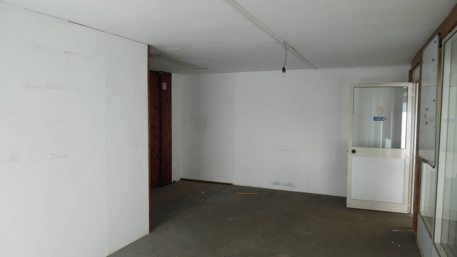 Locale artigianale in vendita a San Benedetto del Tronto, Zona Ascolani