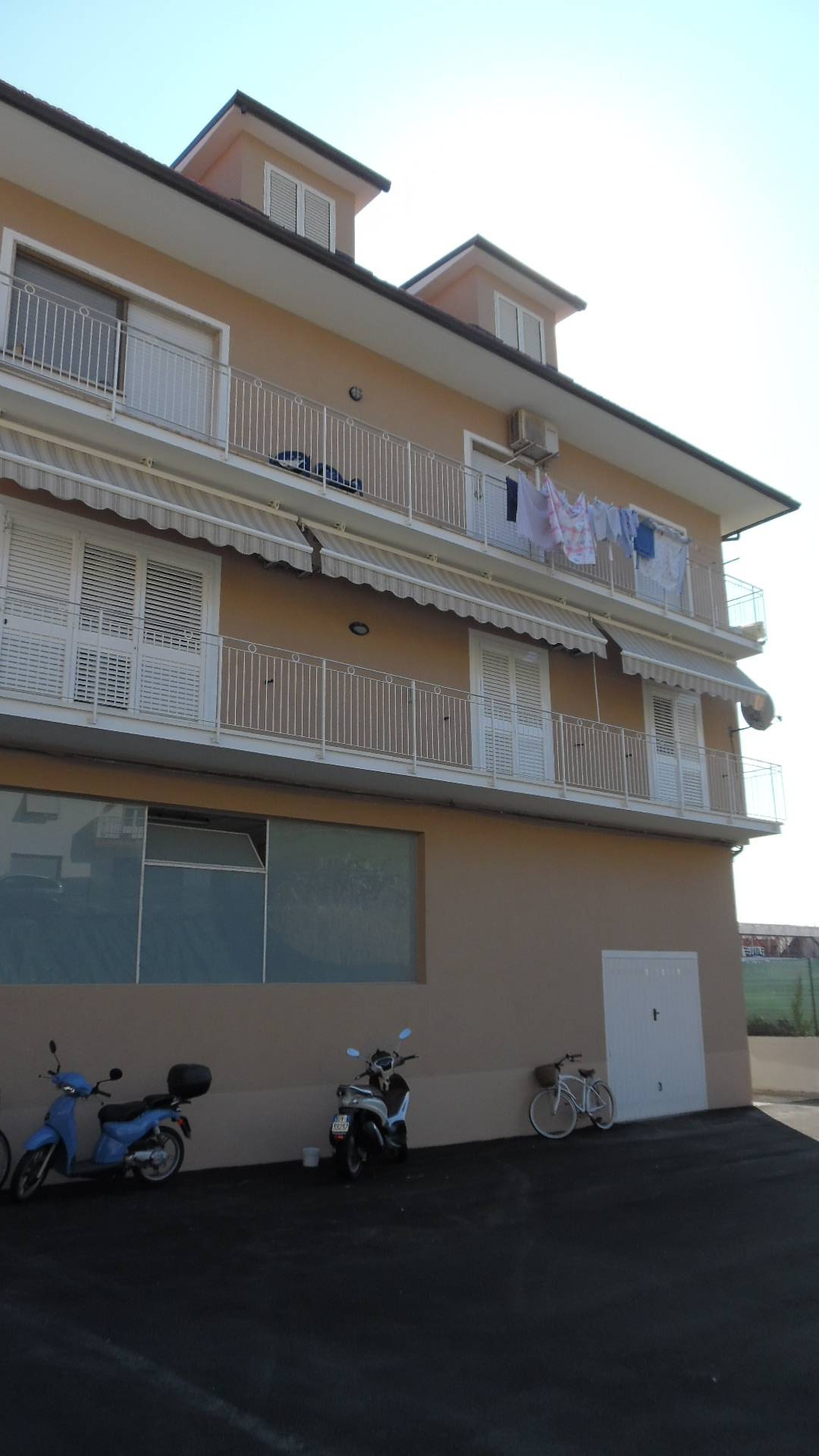 Locale artigianale in vendita a San Benedetto del Tronto, Zona Ascolani