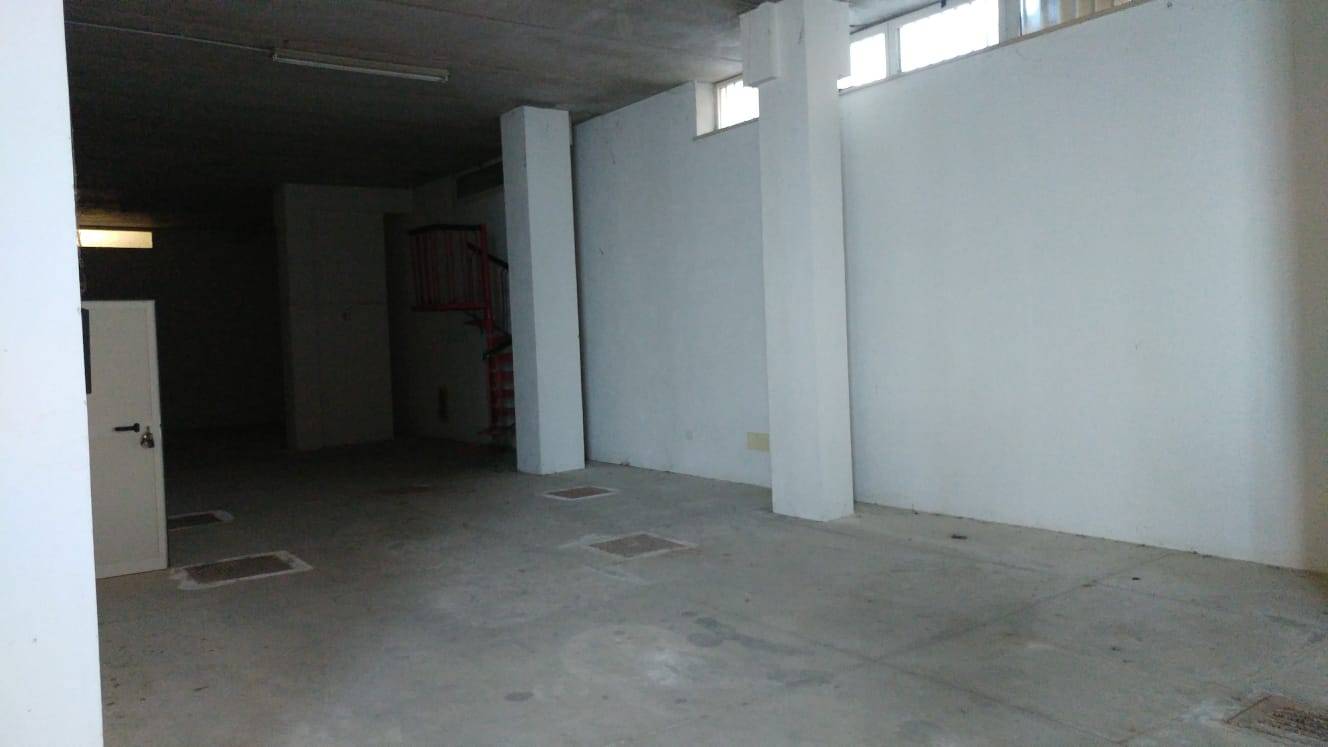 Locale artigianale in vendita a San Benedetto del Tronto, Ponte Rotto