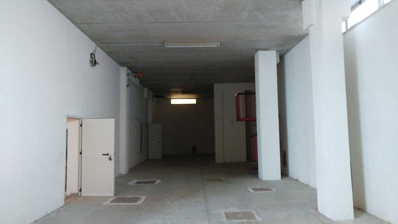 Locale artigianale in vendita a San Benedetto del Tronto, Ponte Rotto