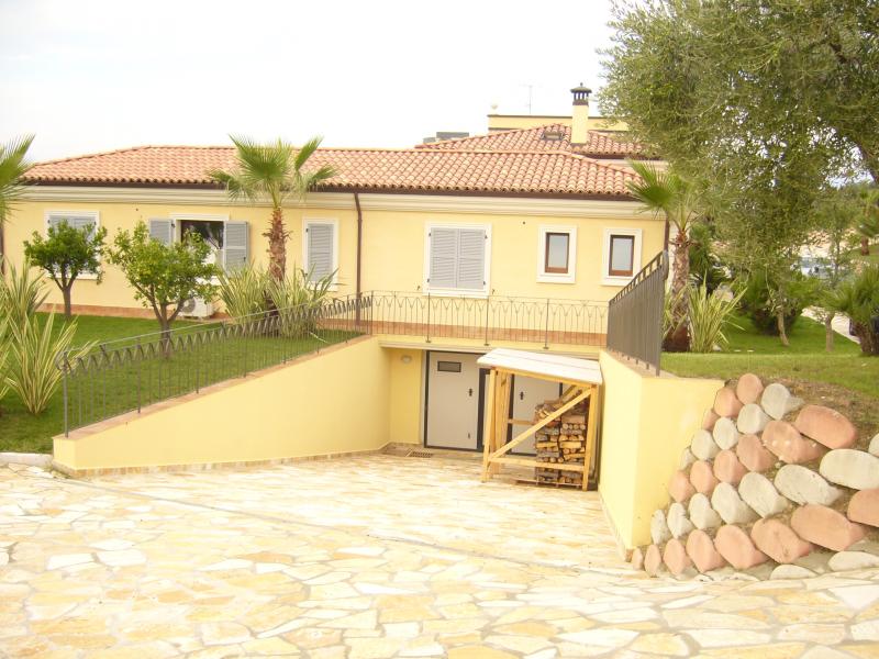 Villa in vendita a Colonnella, Contrada Rio Moro