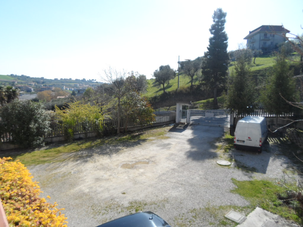 Locale artigianale in vendita a San Benedetto del Tronto, Collinare