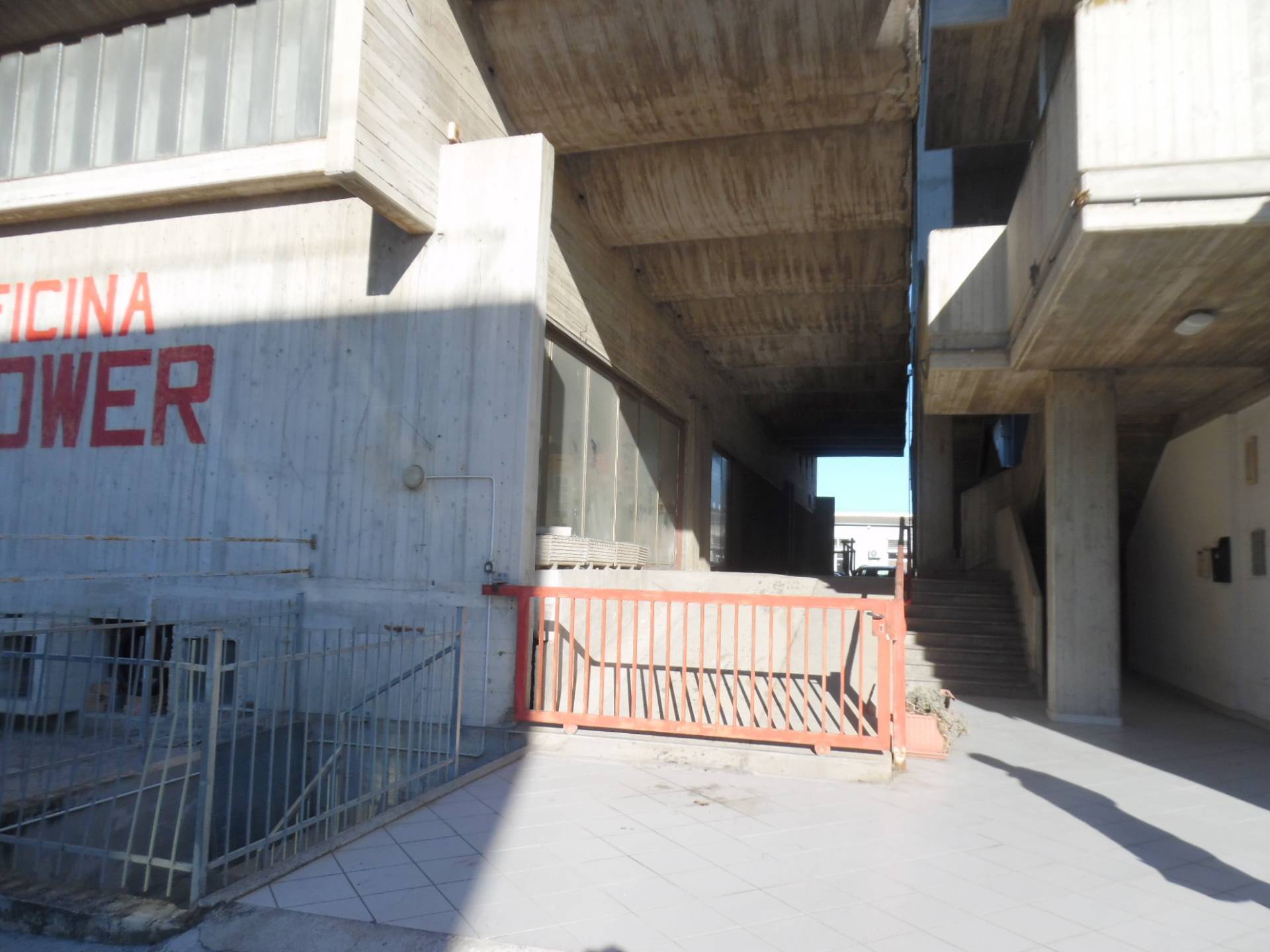 Magazzino - deposito in vendita a San Benedetto del Tronto, Strada Statale 16