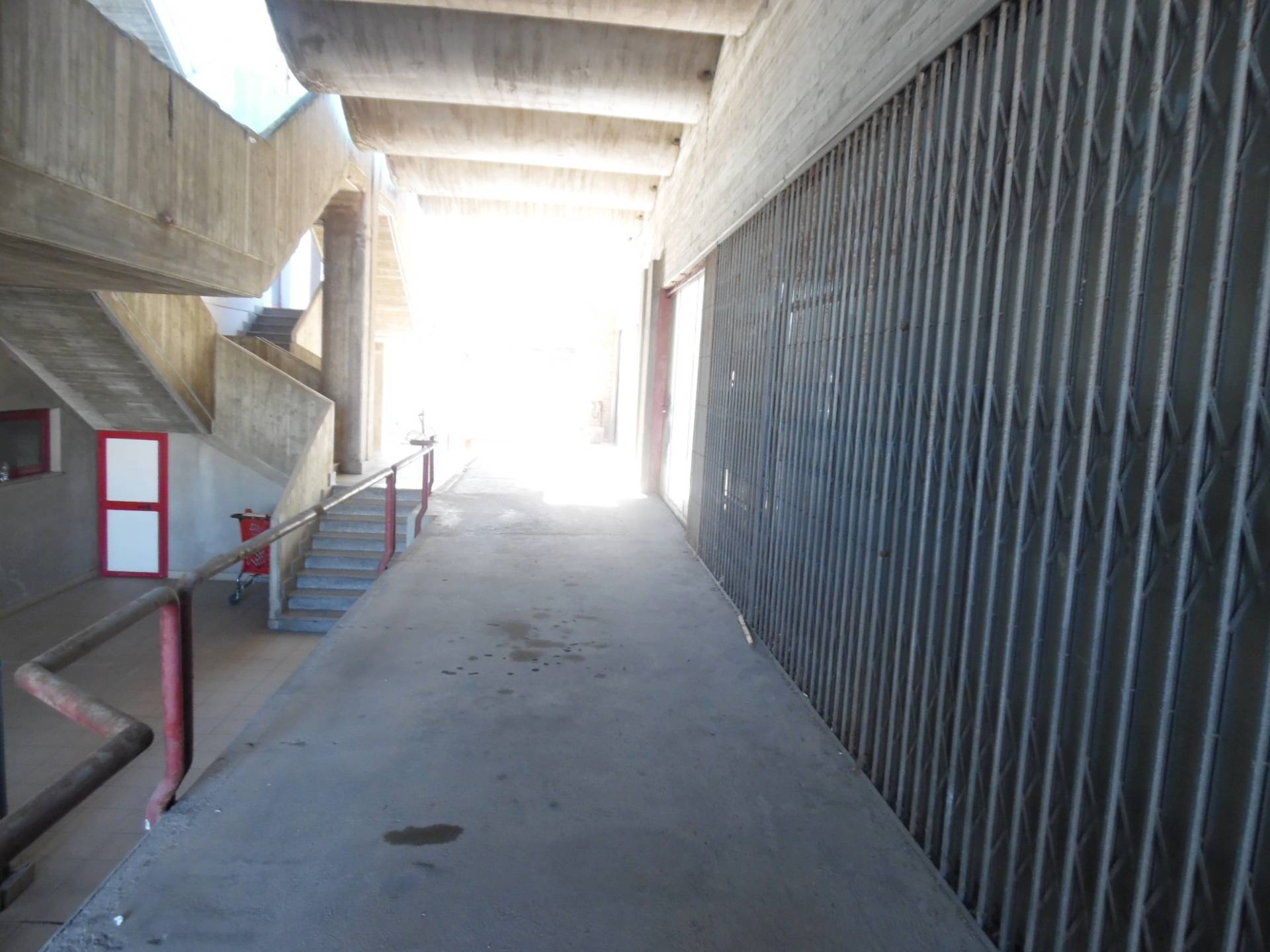 Magazzino - deposito in vendita a San Benedetto del Tronto, Strada Statale 16