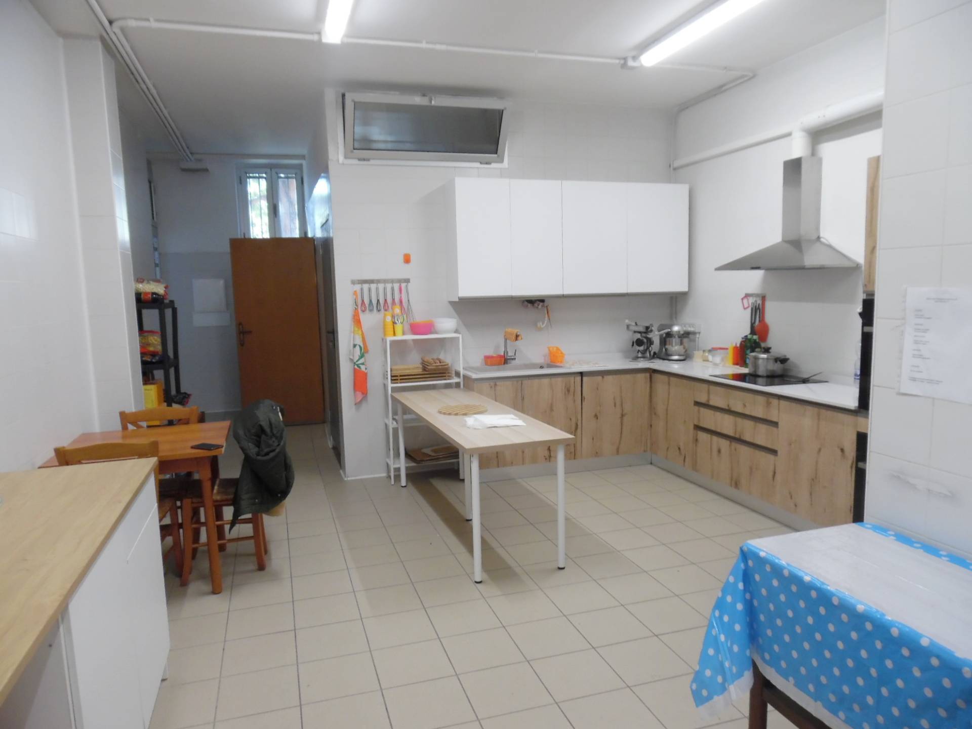 Locale commerciale in vendita a San Benedetto del Tronto, Porto d'Ascoli