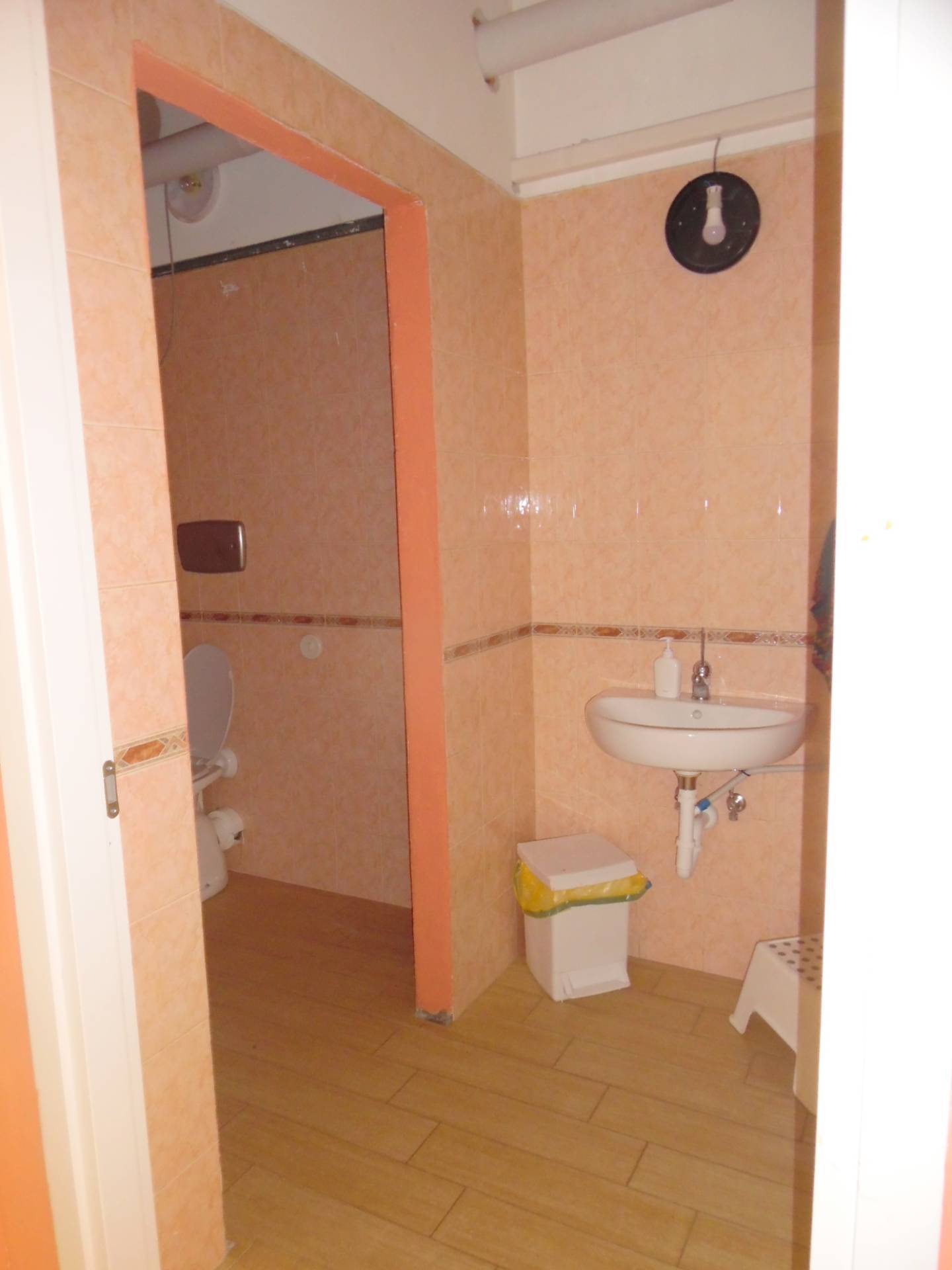 Locale commerciale in vendita a San Benedetto del Tronto, Porto d'Ascoli