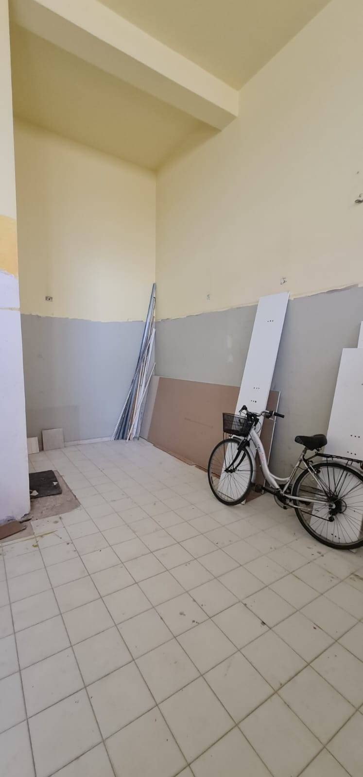 Locale commerciale in vendita a San Benedetto del Tronto, Viale De Gasperi