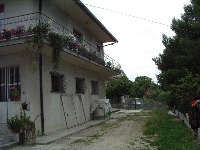 Locale artigianale in affitto a Colonnella