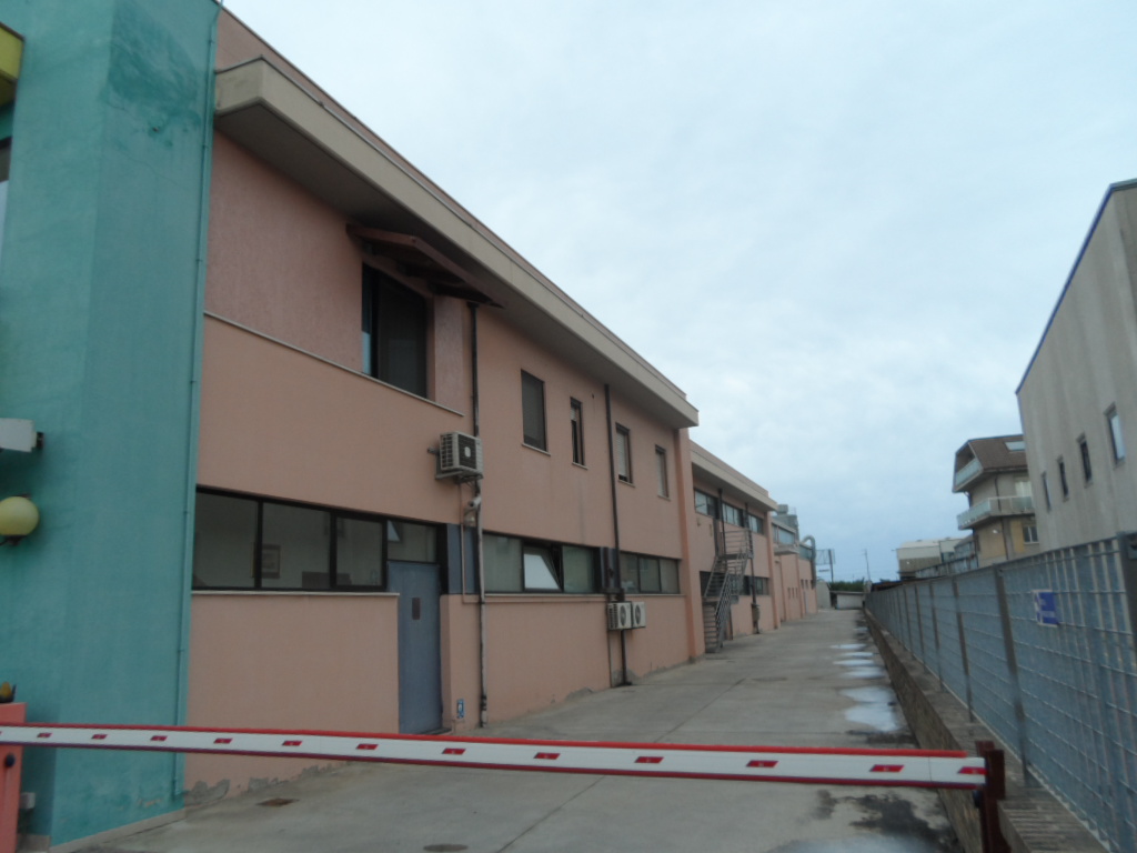 Capannone in affitto a San Benedetto del Tronto, Strada Statale 16