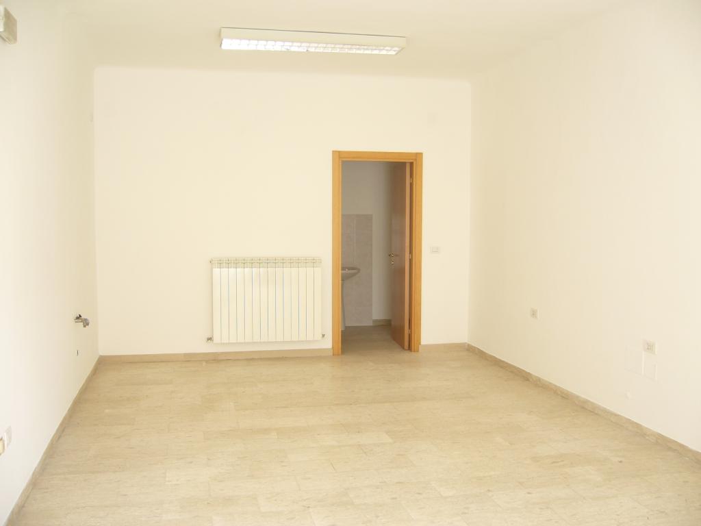 Locale commerciale in vendita a San Benedetto del Tronto, Porto d'Ascoli